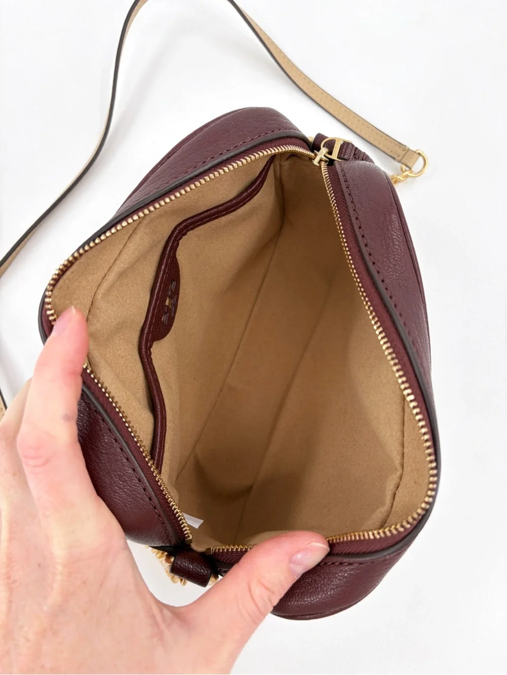 TORY BURCH McGraw Textured Leather Camera Bag in Wine Brown